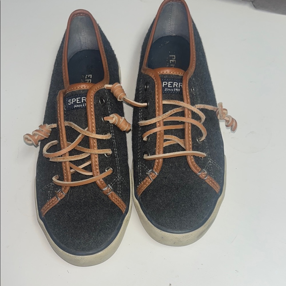 Sperry women’s 8.5 wool blend Black and Brown Sneakers with Leather Accents